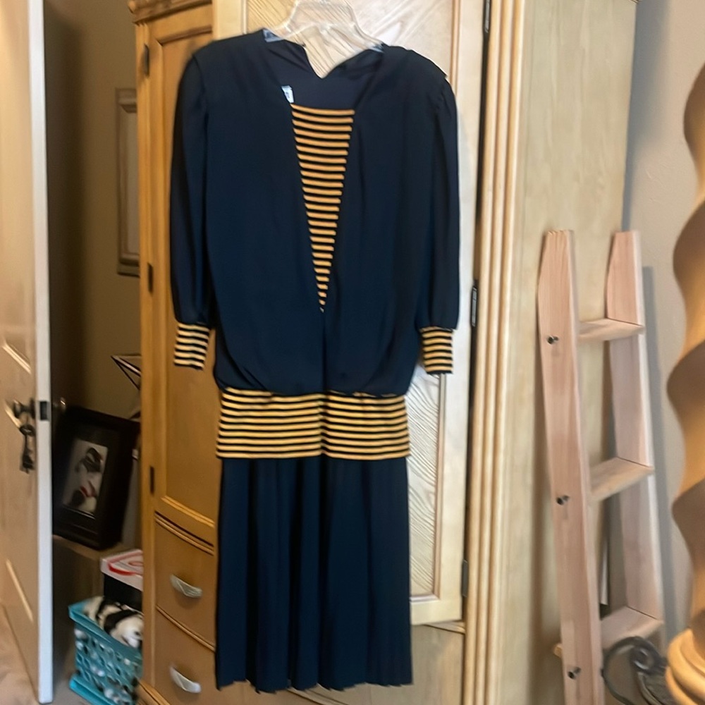 Vintage Virgo II black and yellow midi dress size large